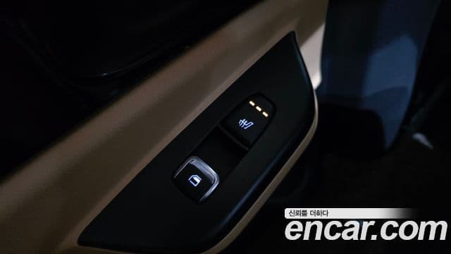 Kia Carnival 2023 — ფოტო 19/20