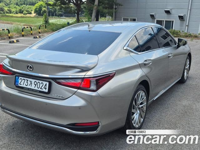 Lexus ES300h 2026 — Şəkil 6/20
