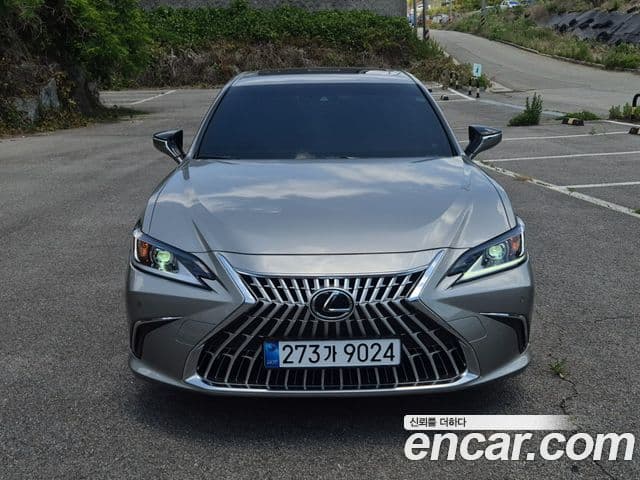 Lexus ES300h 2026 — Şəkil 13/20