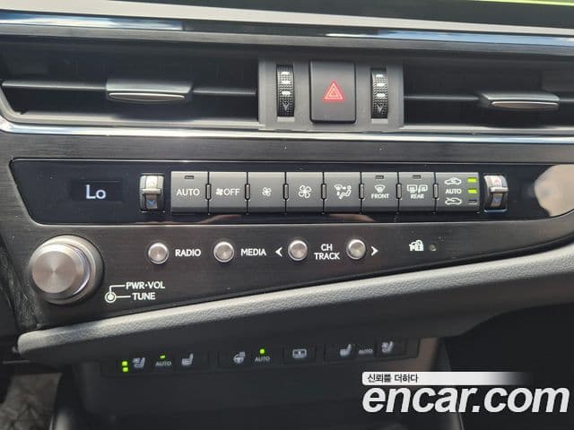 Lexus ES300h 2026 — Şəkil 1/20