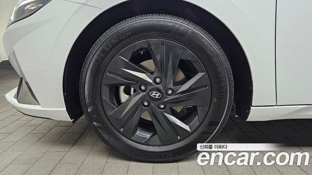 Hyundai The New Avante Hybrid 2022 — Photo 5/20