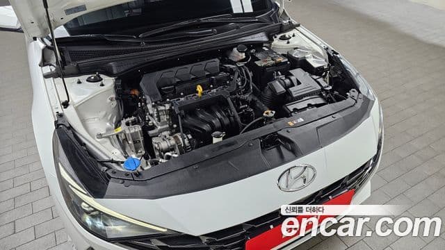 Hyundai The New Avante Hybrid 2022 — Photo 9/20
