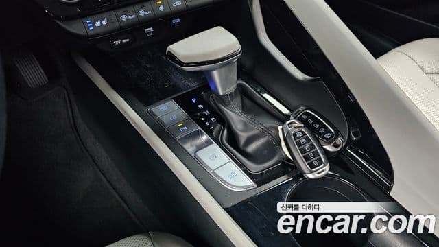 Hyundai The New Avante Hybrid 2022 — Photo 18/20