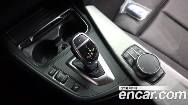 BMW 3 Series 2018 — Şəkil 9/20