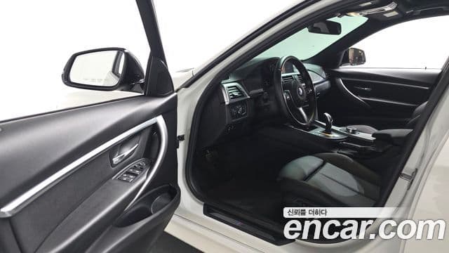 BMW 3 Series 2018 — Şəkil 10/20