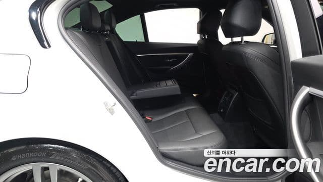 BMW 3 Series 2018 — Şəkil 11/20