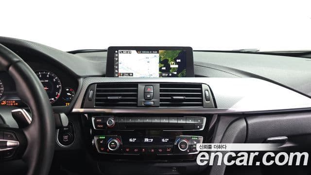 BMW 3 Series 2018 — Şəkil 13/20