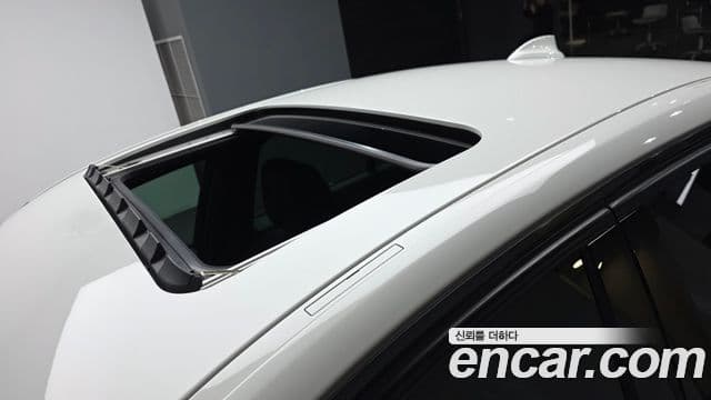 BMW 3 Series 2018 — Şəkil 15/20