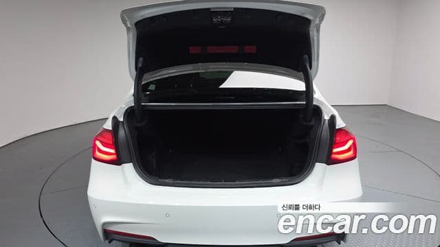BMW 3 Series 2018 — Şəkil 20/20