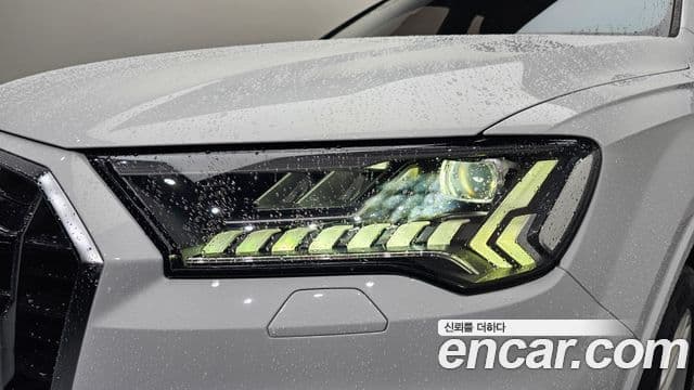 Audi Q7 2023 — ფოტო 8/33