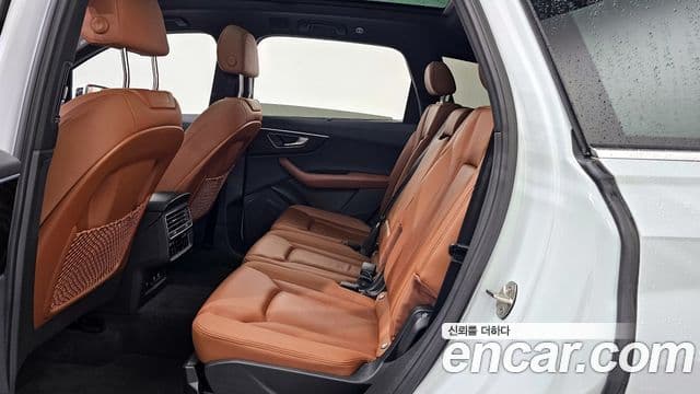 Audi Q7 2023 — ფოტო 27/33