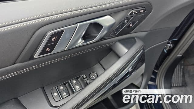 BMW X6 2025 — Photo 24/33