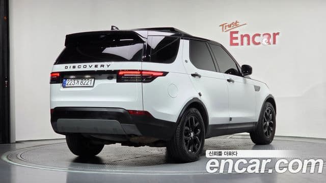 Land Rover Discovery 5 2019 — Photo 8/20