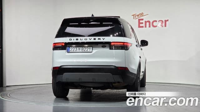 Land Rover Discovery 5 2019 — Photo 5/20
