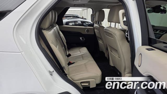 Land Rover Discovery 5 2019 — Photo 18/20
