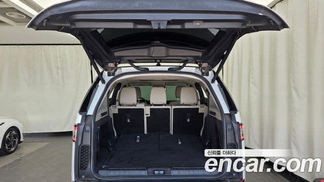 Land Rover Discovery 5 2019 — Photo 4/20