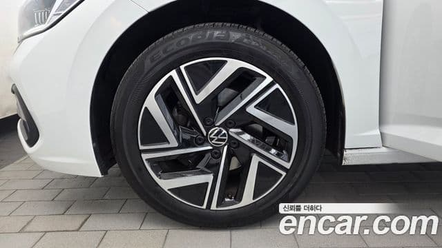 Volkswagen Jetta 2023 — ფოტო 5/20