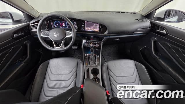 Volkswagen Jetta 2023 — ფოტო 7/20