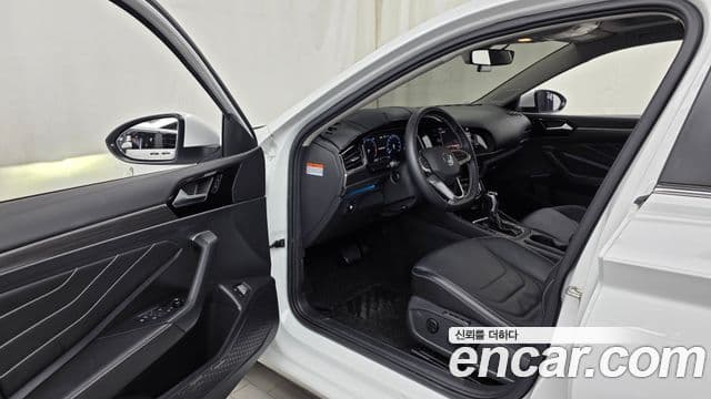 Volkswagen Jetta 2023 — ფოტო 10/20