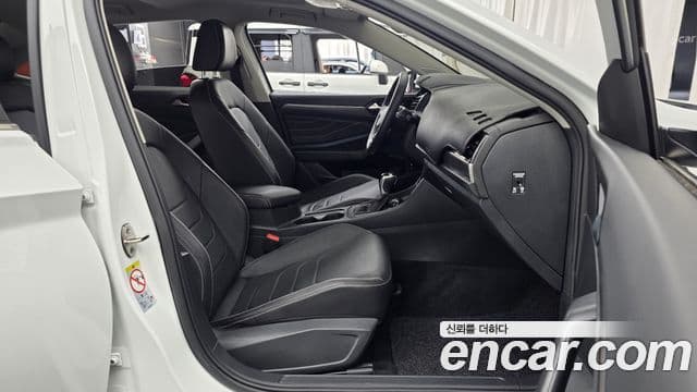 Volkswagen Jetta 2023 — ფოტო 11/20