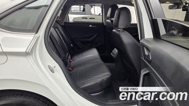 Volkswagen Jetta 2023 — ფოტო 12/20