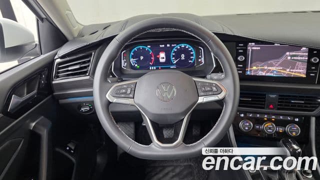 Volkswagen Jetta 2023 — ფოტო 13/20