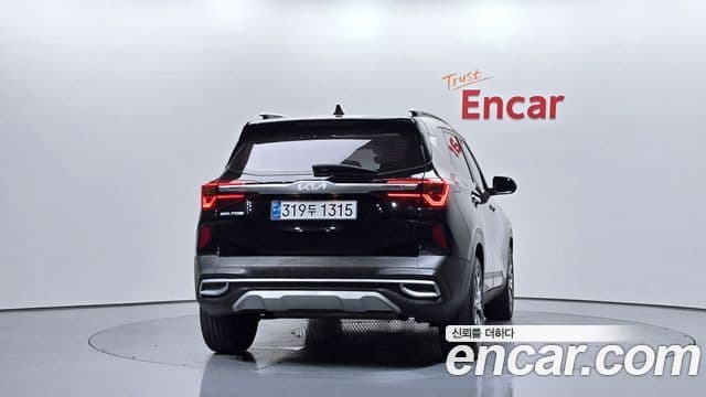 Kia Seltos 2022 — ფოტო 4/20