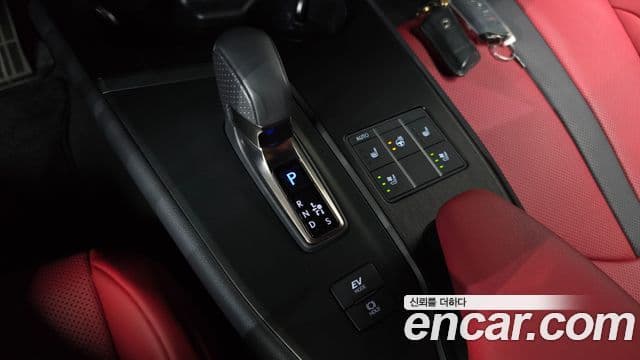 Lexus UX300h 2024 — Şəkil 8/20