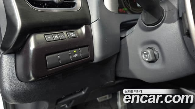 Lexus UX300h 2024 — Şəkil 20/20