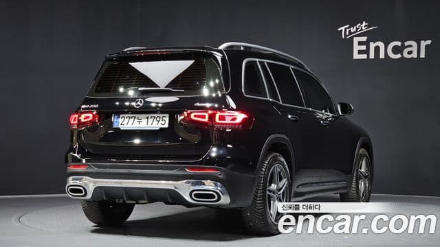 Mercedes-Benz GLB-Class 2023 — ფოტო 1/20