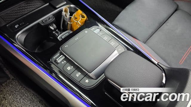 Mercedes-Benz GLB-Class 2023 — ფოტო 17/20