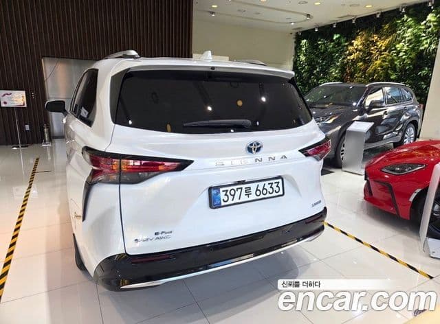 Toyota Sienna 2025 — Şəkil 1/9