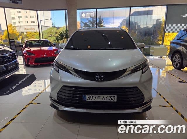 Toyota Sienna 2025 — Şəkil 2/9