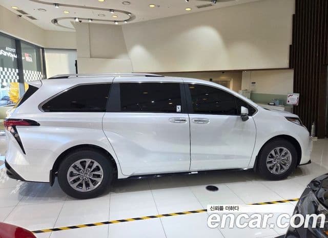Toyota Sienna 2025 — Şəkil 4/9