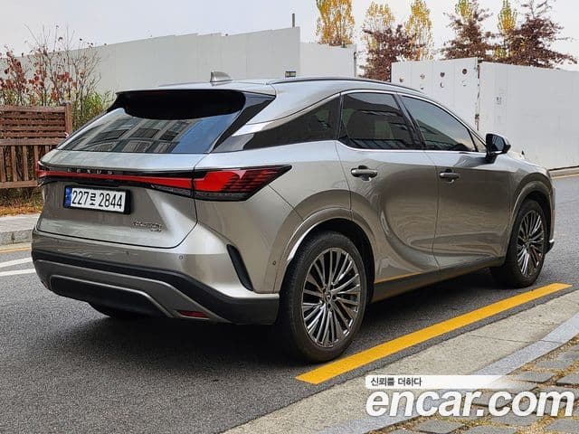 Lexus RX350h 2023 — ფოტო 4/20