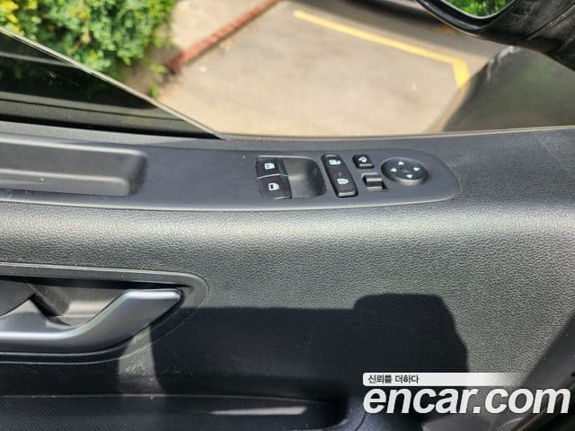 Hyundai Staria 2023 — ფოტო 8/20