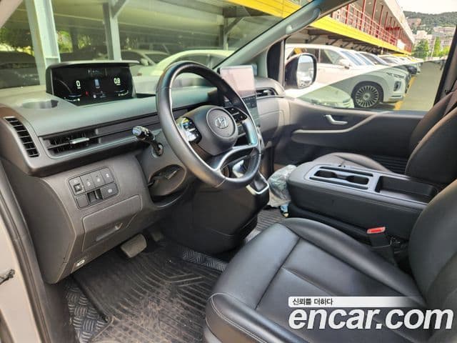 Hyundai Staria 2023 — ფოტო 9/20