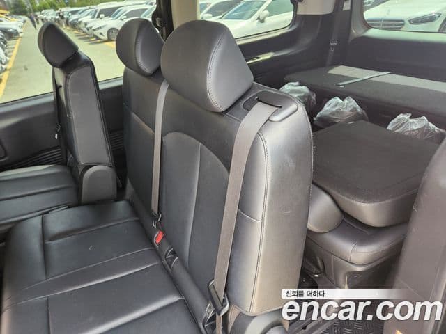 Hyundai Staria 2023 — ფოტო 10/20