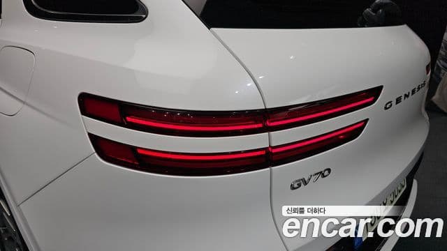 Genesis GV70 2022 — Photo 22/34