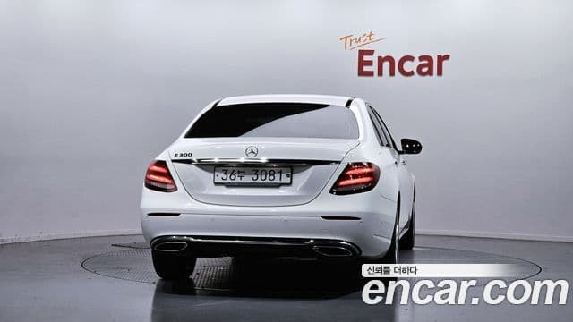 Mercedes-Benz E-Class 2018 — ფოტო 4/20
