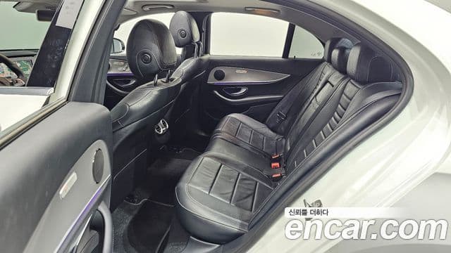 Mercedes-Benz E-Class 2018 — ფოტო 11/20