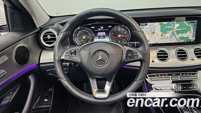 Mercedes-Benz E-Class 2018 — ფოტო 15/20