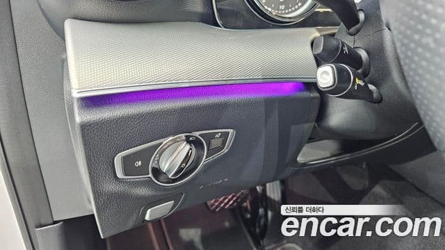 Mercedes-Benz E-Class 2018 — ფოტო 16/20