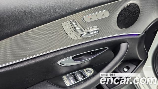 Mercedes-Benz E-Class 2018 — ფოტო 18/20
