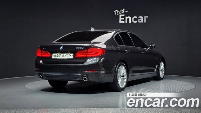 BMW 5 Series 2018 — ფოტო 2/20