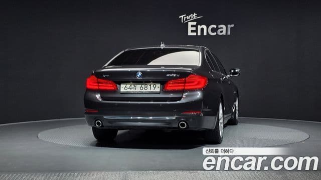 BMW 5 Series 2018 — ფოტო 4/20