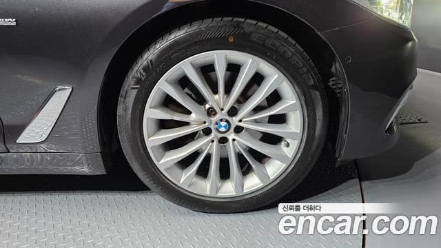 BMW 5 Series 2018 — ფოტო 5/20