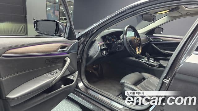 BMW 5 Series 2018 — ფოტო 10/20