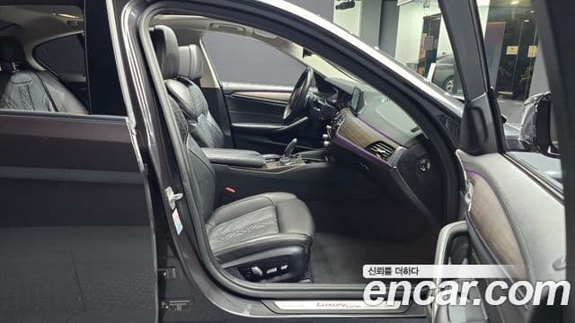BMW 5 Series 2018 — ფოტო 11/20