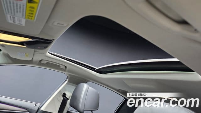 BMW 5 Series 2018 — Photo 16/32